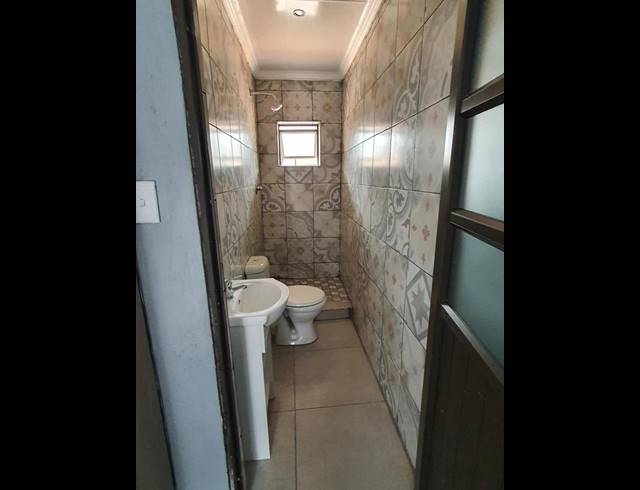 1 BEDROOM PROPERTY TO RENT IN FLAMWOOD